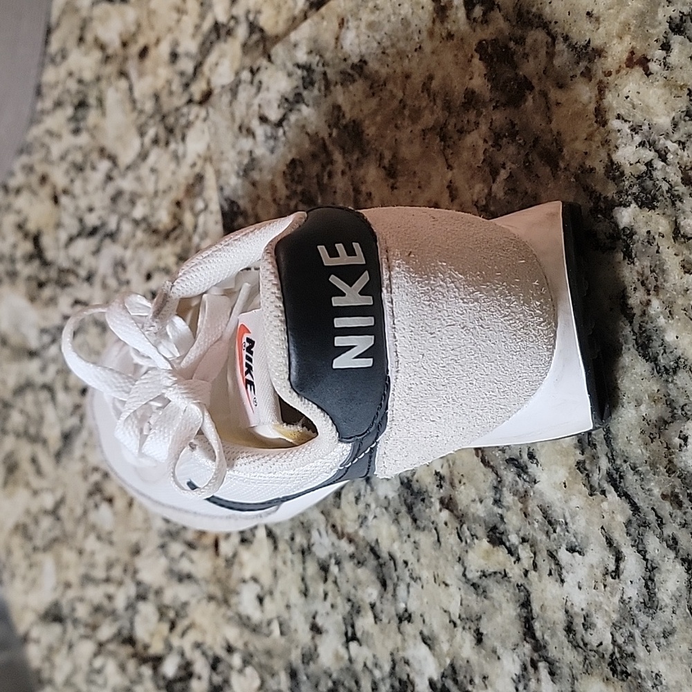 Shoes - Picture 4 of 4